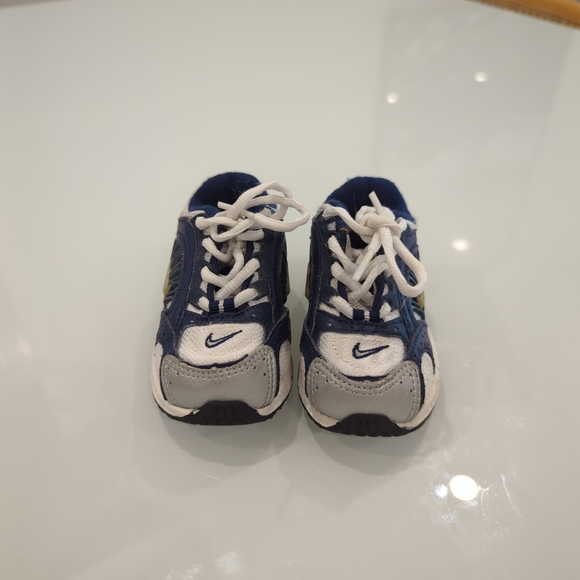 Nike size 3 - Picture 3 of 9